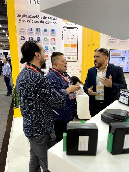 Networking and camaraderie among exhibitors at Expo Seguridad Mexico